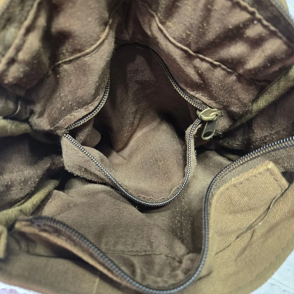 Unbranded canvas messenger